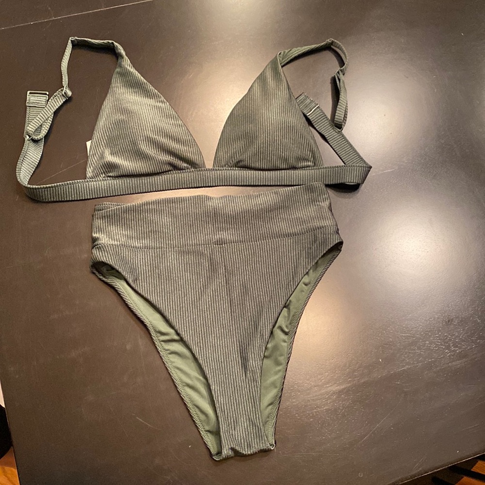 Aerie Hunter Green Bathing Suit. Large top, medium bottom